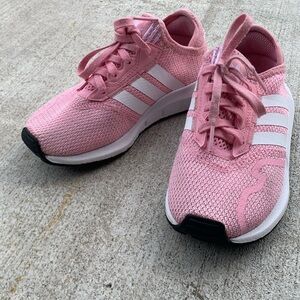 Kids Adidas Swift Run X. Pink & white. Kids US size 13K